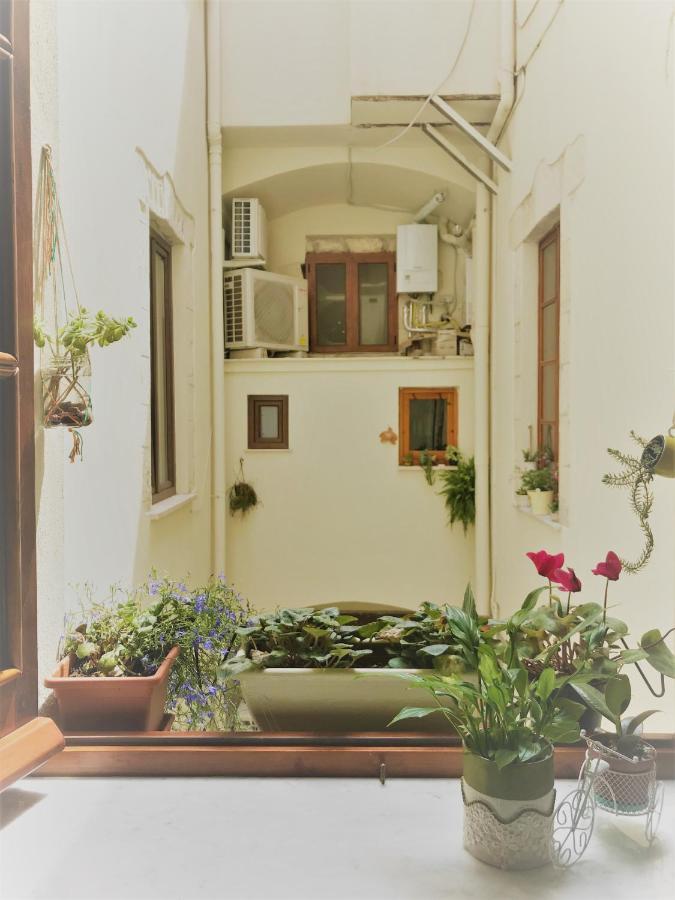 Bed and Breakfast Jacaranda Кальяри Экстерьер фото